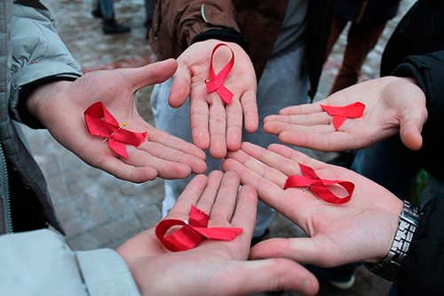 Областная молодежная акция «Достучаться до небес» прошла в день борьбы со СПИДОМ