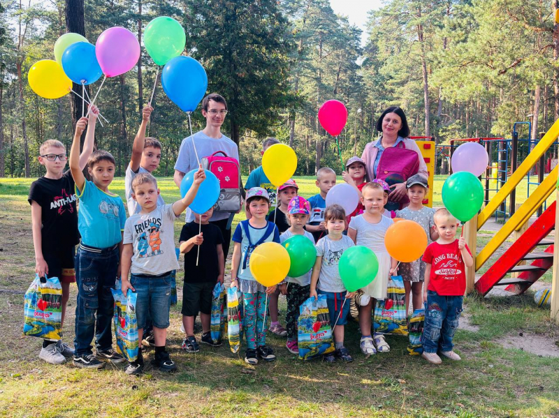 Республиканская благотворительная акция «В школу с Добрым Сердцем» продолжается по всей Беларуси, объединяя волонтёров, благотворителей и неравнодушных жителей
