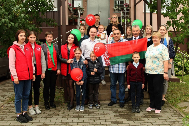 В Стародорожском районе представители Минской областной организации БРСМ приняли участие в акции «В школу с Добрым Сердцем»