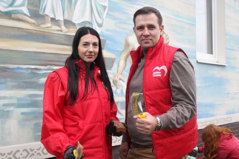 Волонтеры БРСМ движения «Доброе Сердце» благоустроили территорию храма Георгия Победоносца в Несвиже
